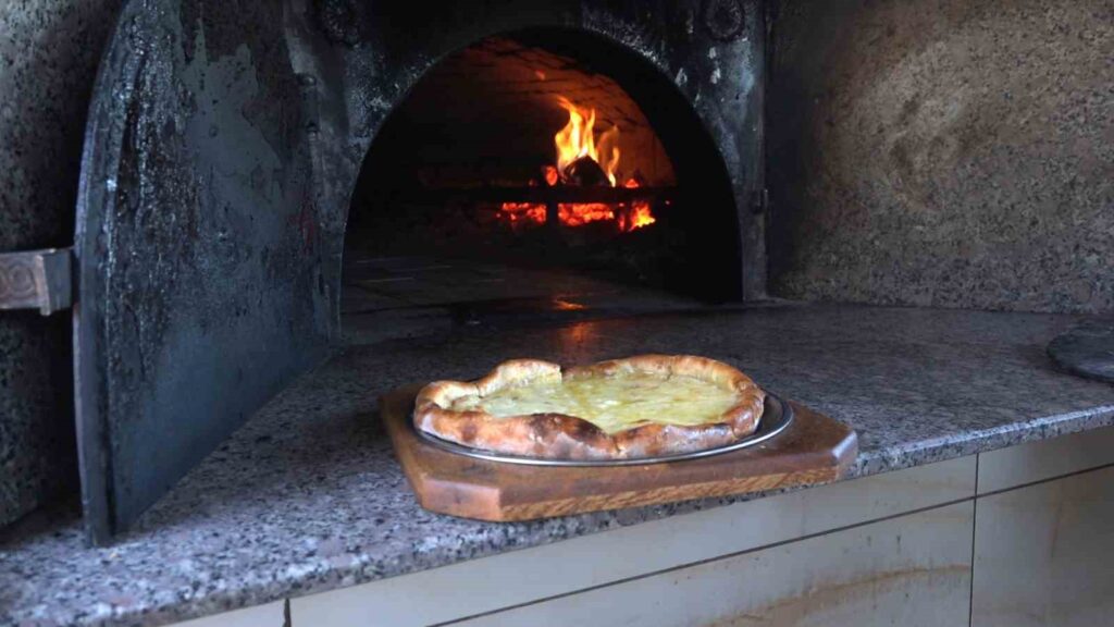 Derepazarı Pidesi Açık kıymalı, kapalı kıymalı, karışık, kavurmalı, sade (kuru) pide olmak üzere altı şekilde yapılır.